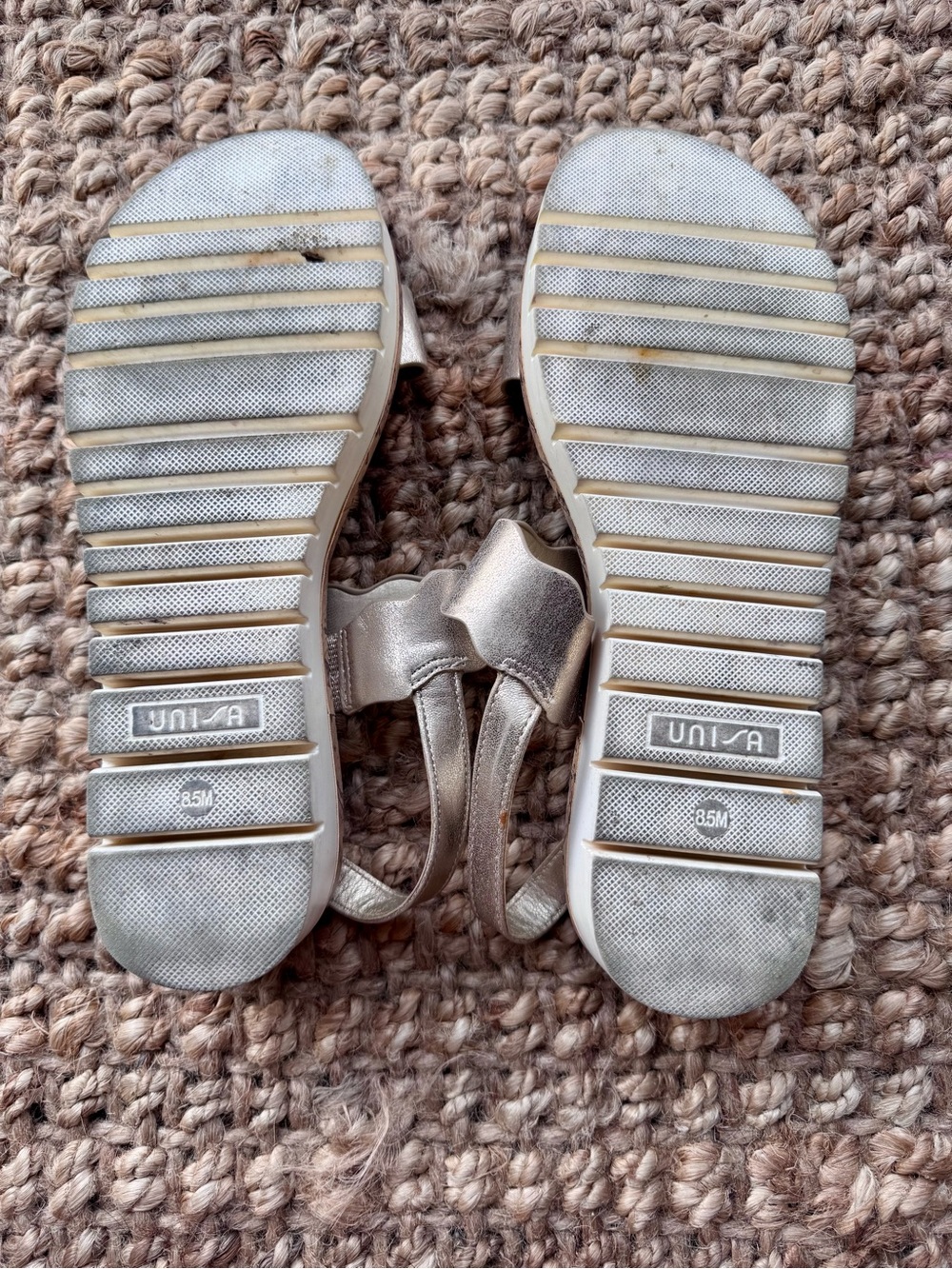 Unisa Gold Scallop-Strap Leather Platform Sandals - Picture 6 of 6